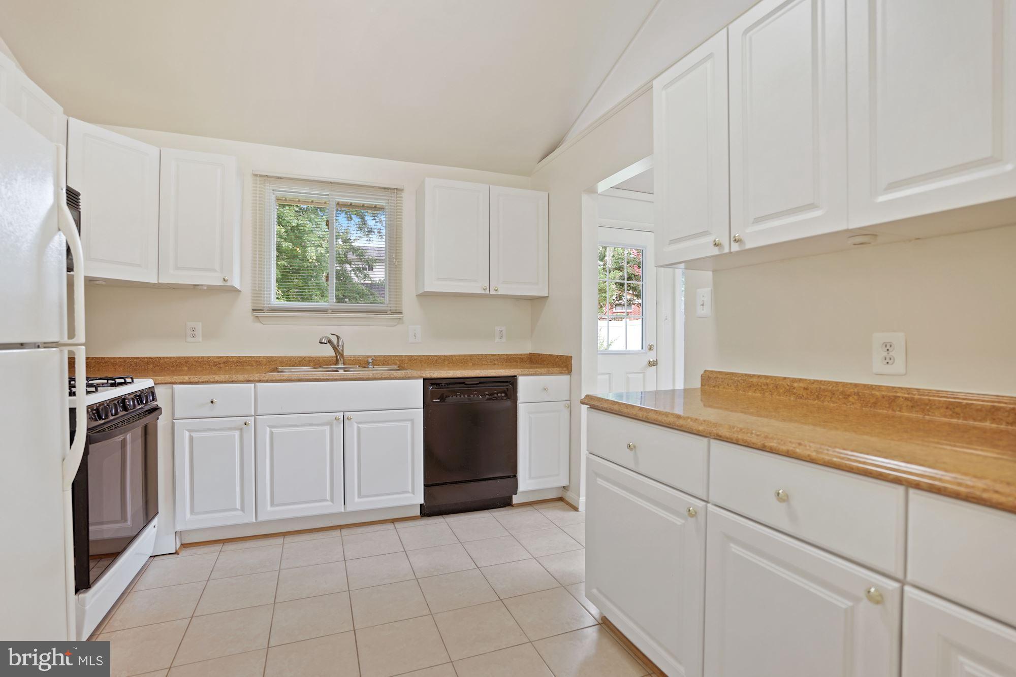 SEMINARY VALLEY - Residential Lease