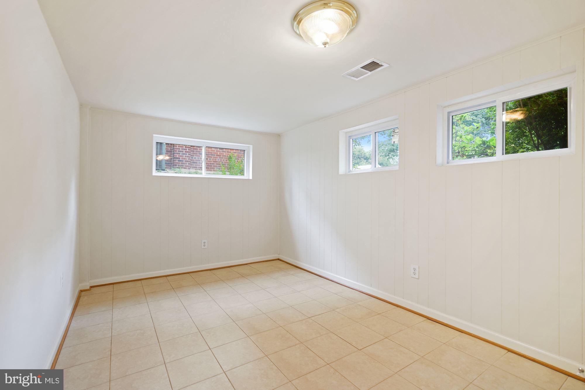 SEMINARY VALLEY - Residential Lease