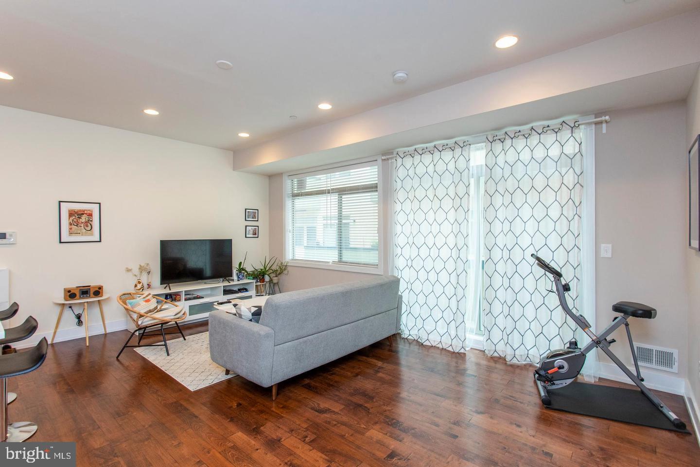 OLDE KENSINGTON - Residential Lease