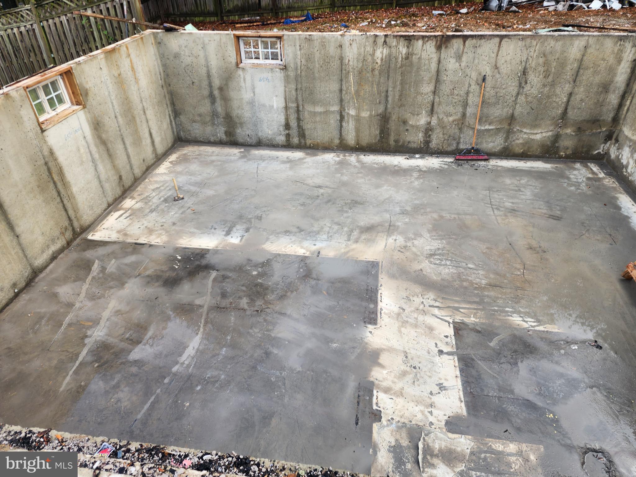 2712 TRED AVON COURT