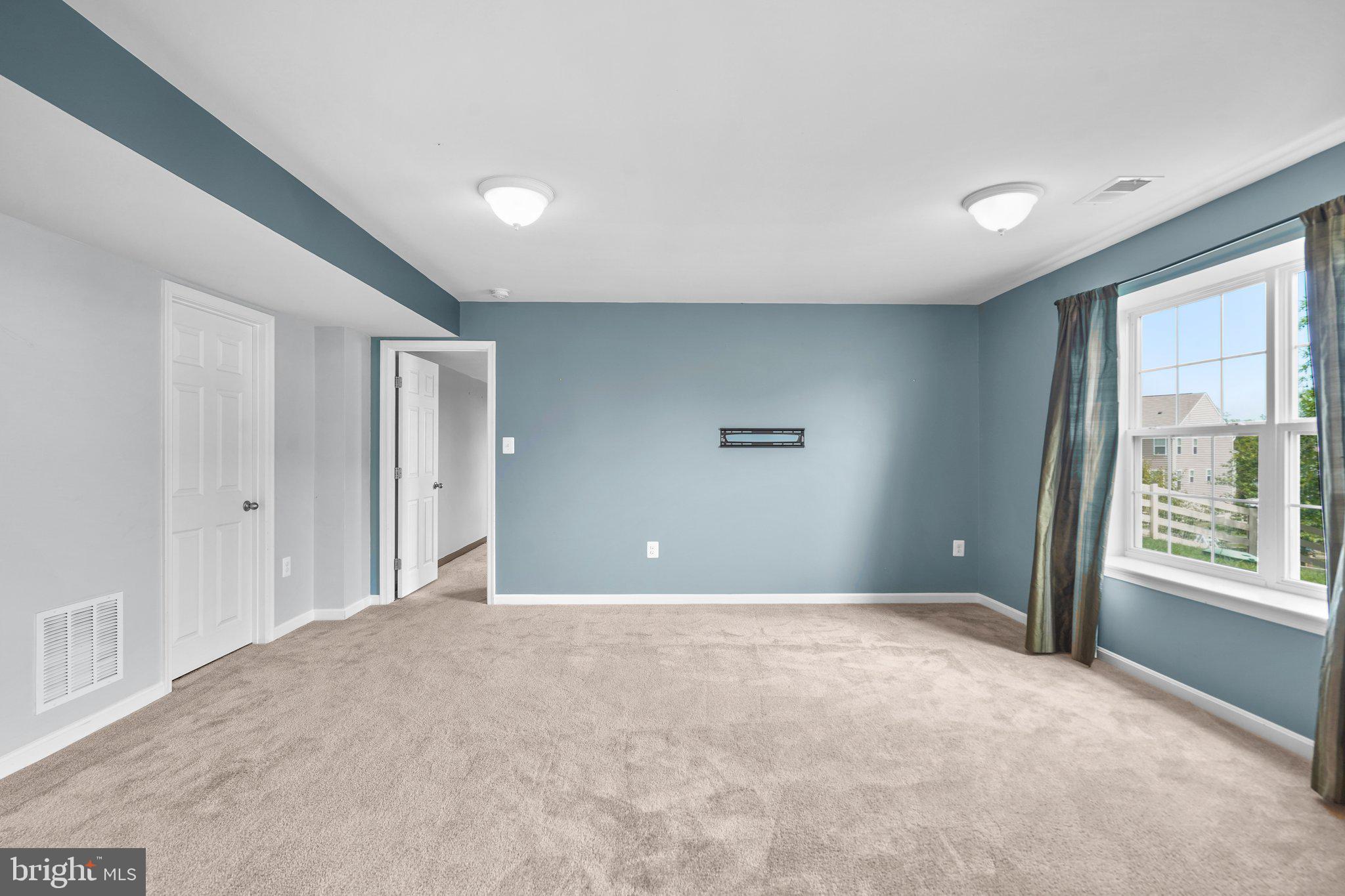 MOUNTAIN VALLEY - Residential Lease