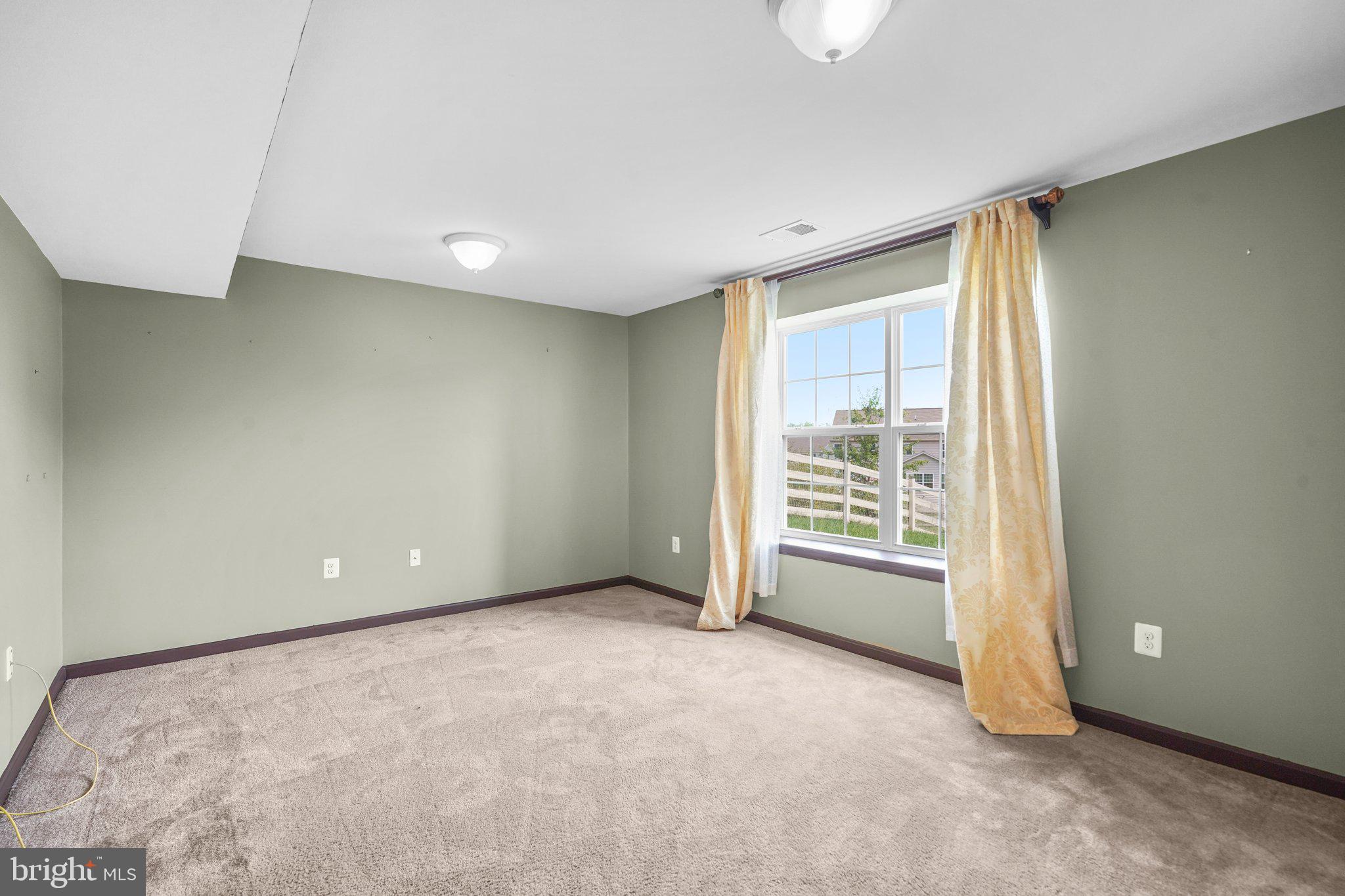 MOUNTAIN VALLEY - Residential Lease