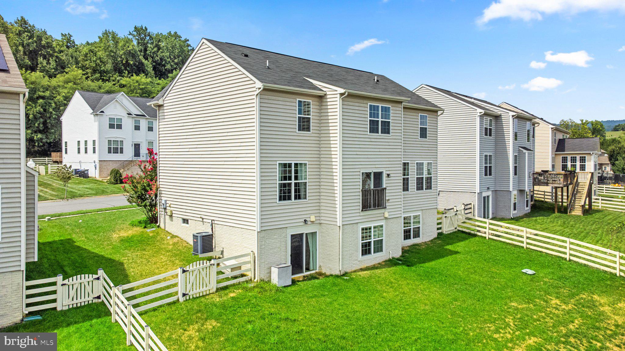 MOUNTAIN VALLEY - Residential Lease