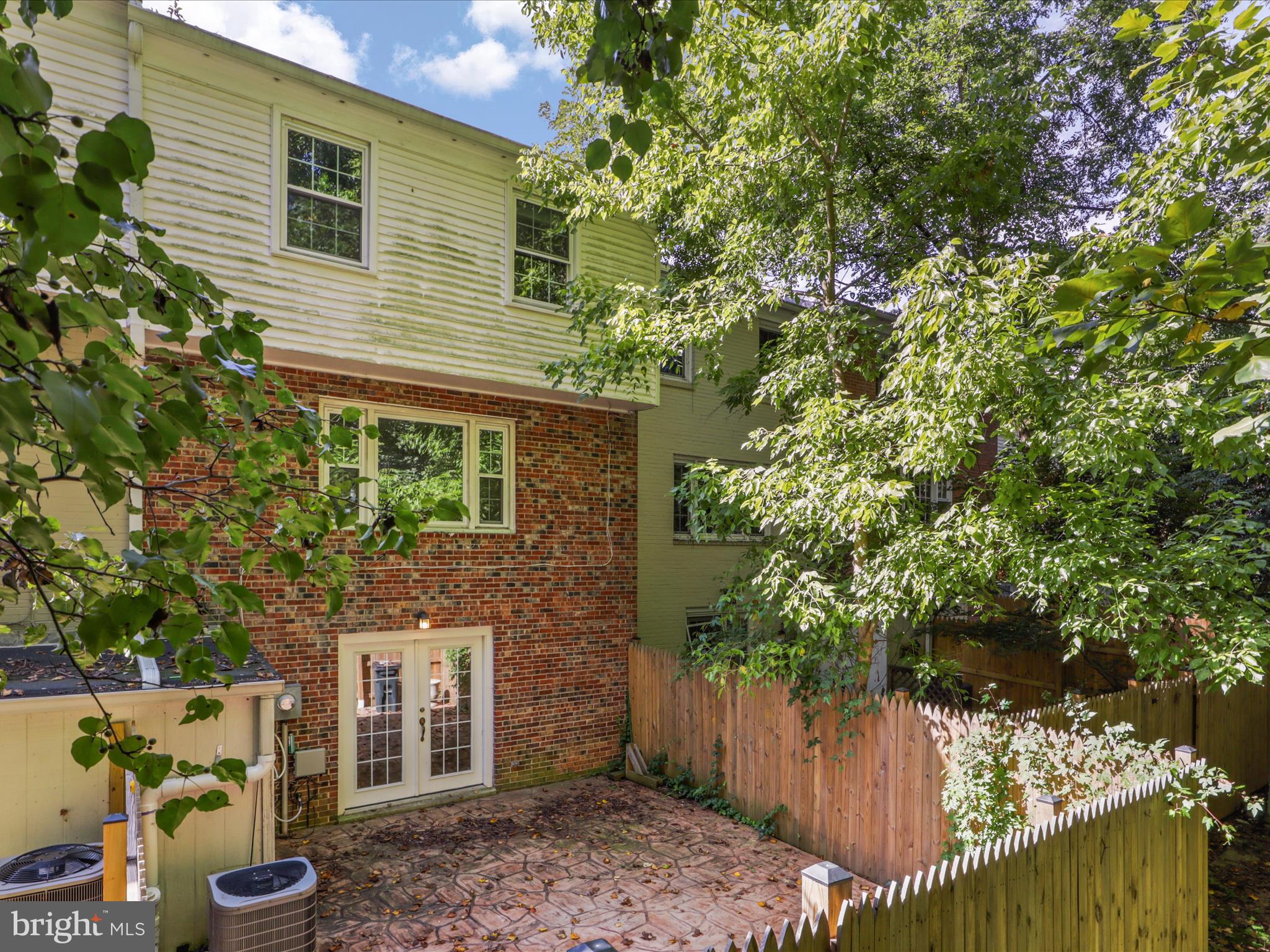 CARDINAL SQUARE - Residential