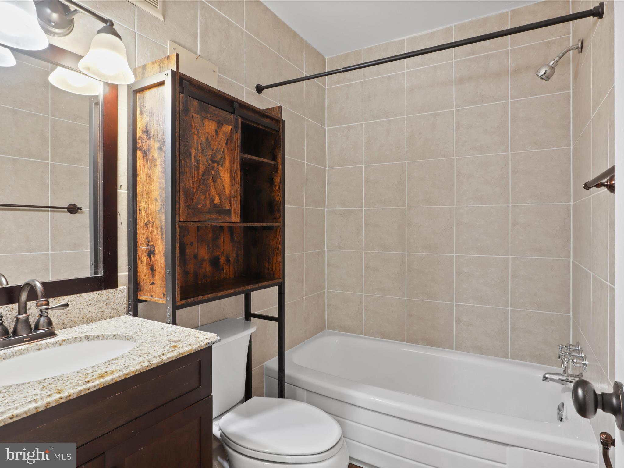 CARDINAL SQUARE - Residential