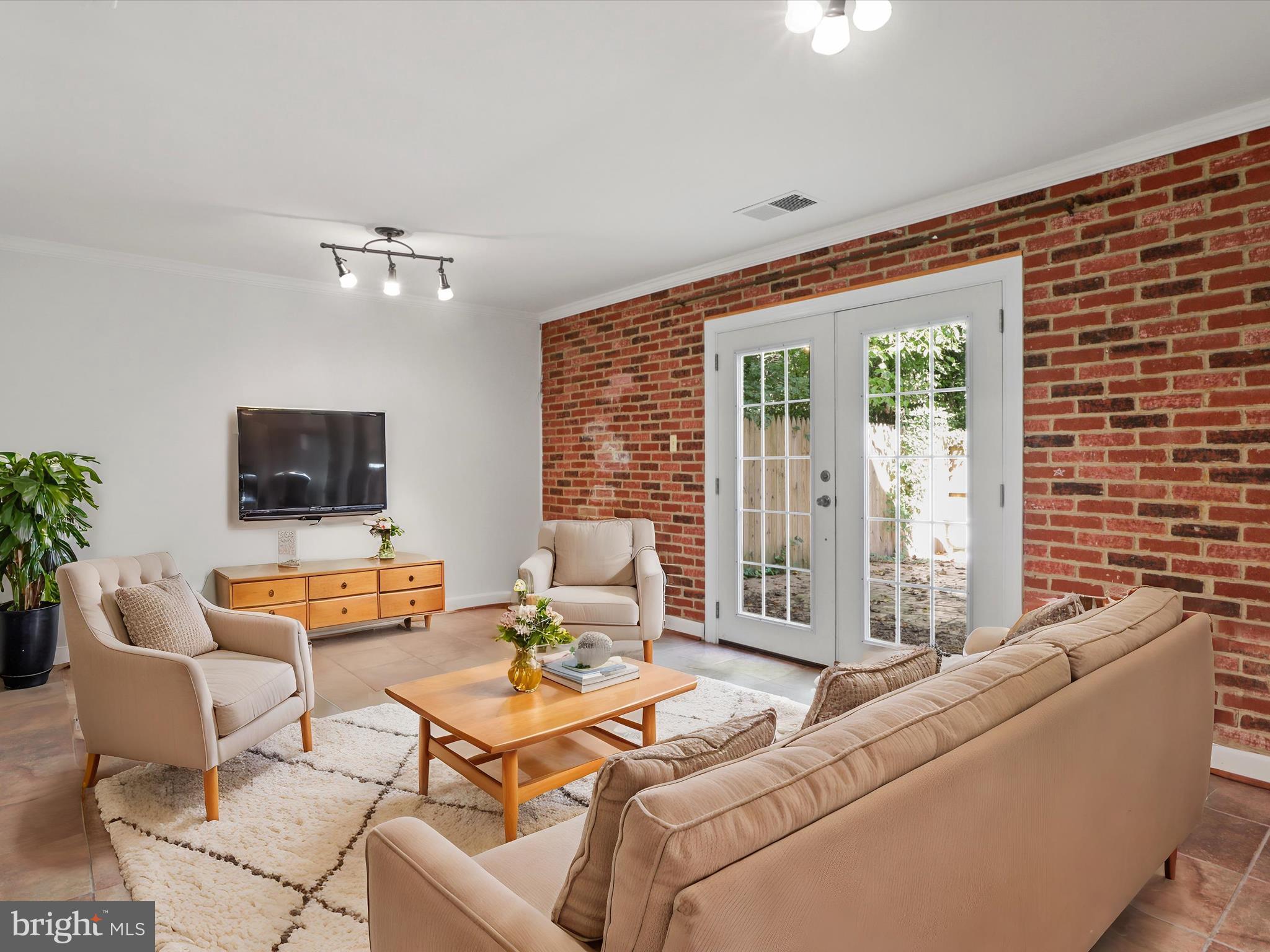 CARDINAL SQUARE - Residential