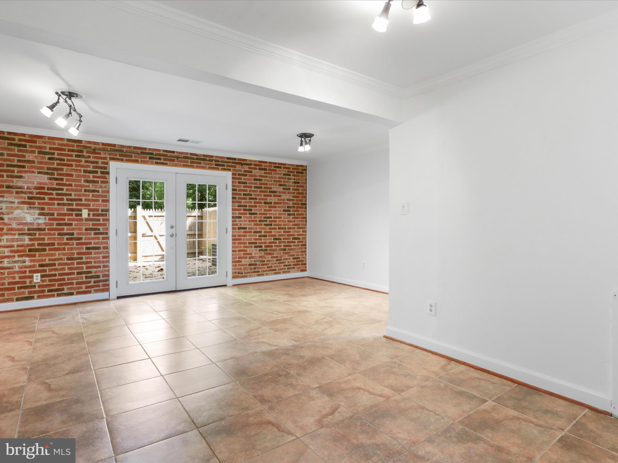 CARDINAL SQUARE - Residential