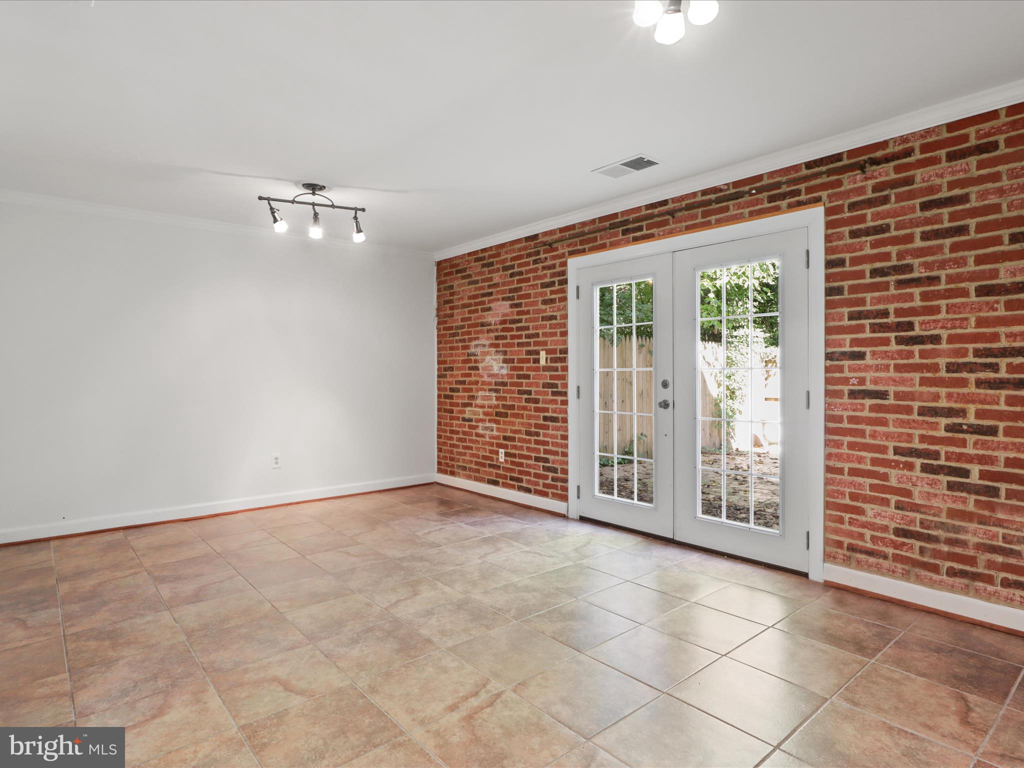 CARDINAL SQUARE - Residential