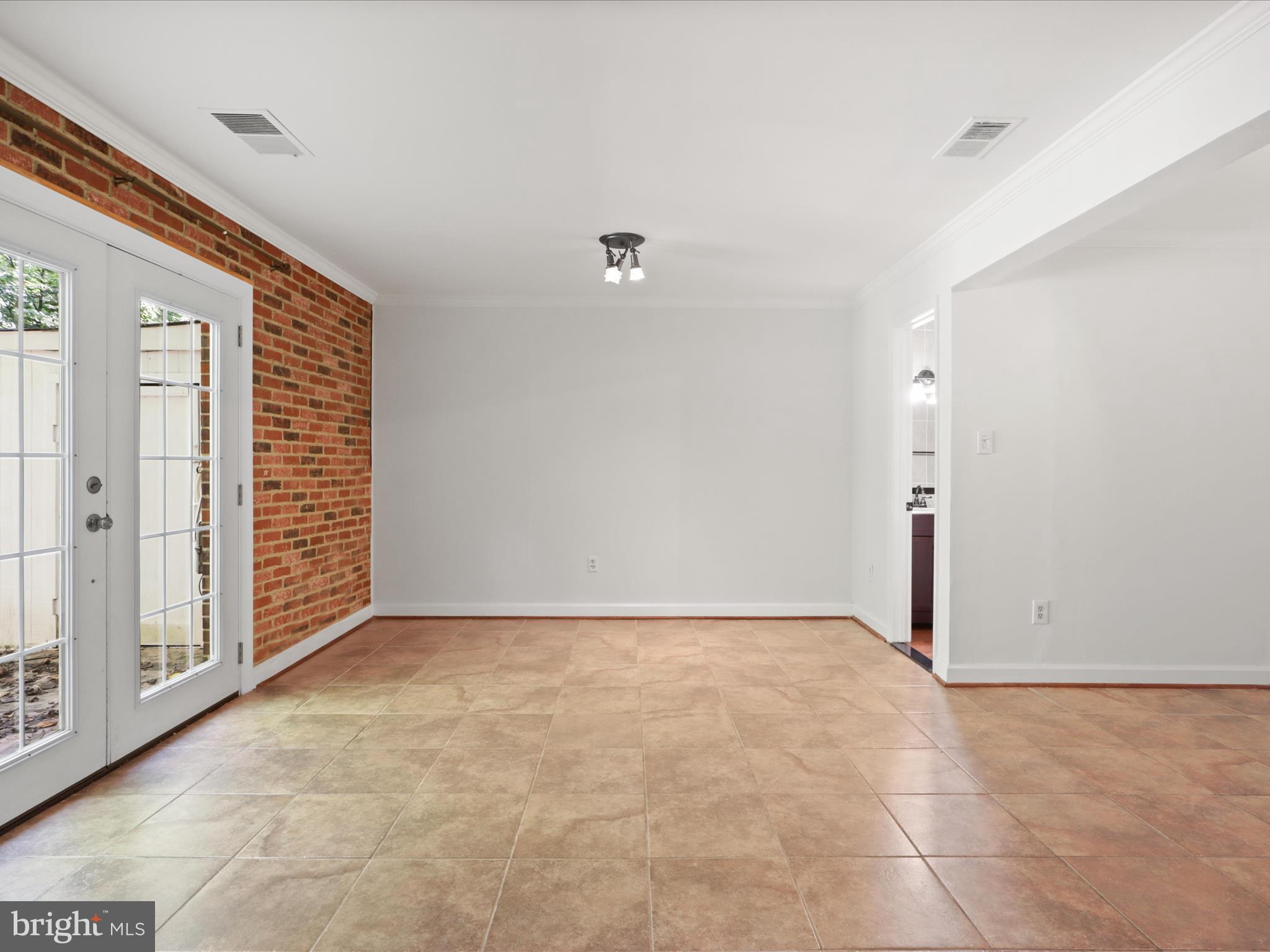 CARDINAL SQUARE - Residential