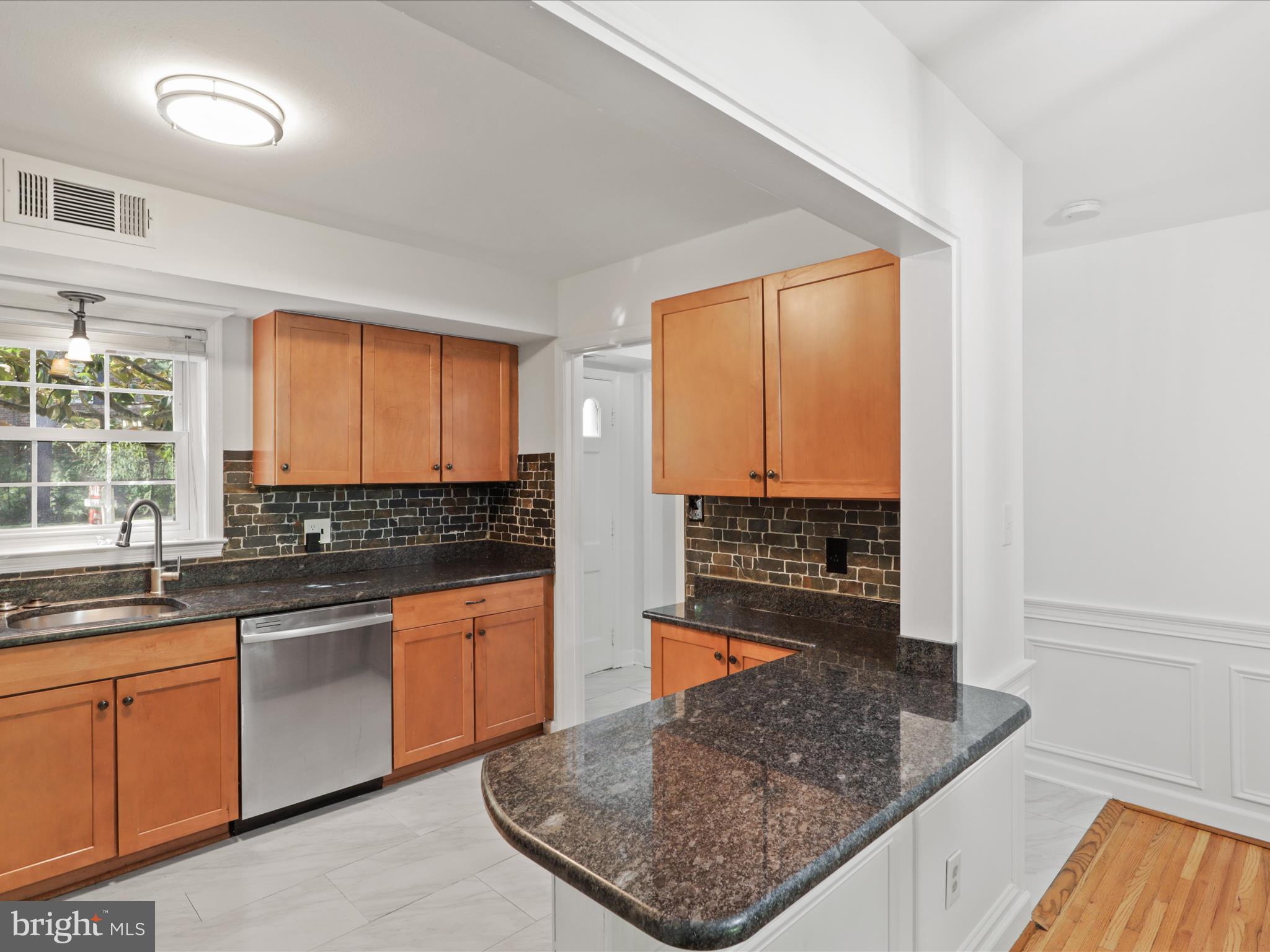 CARDINAL SQUARE - Residential