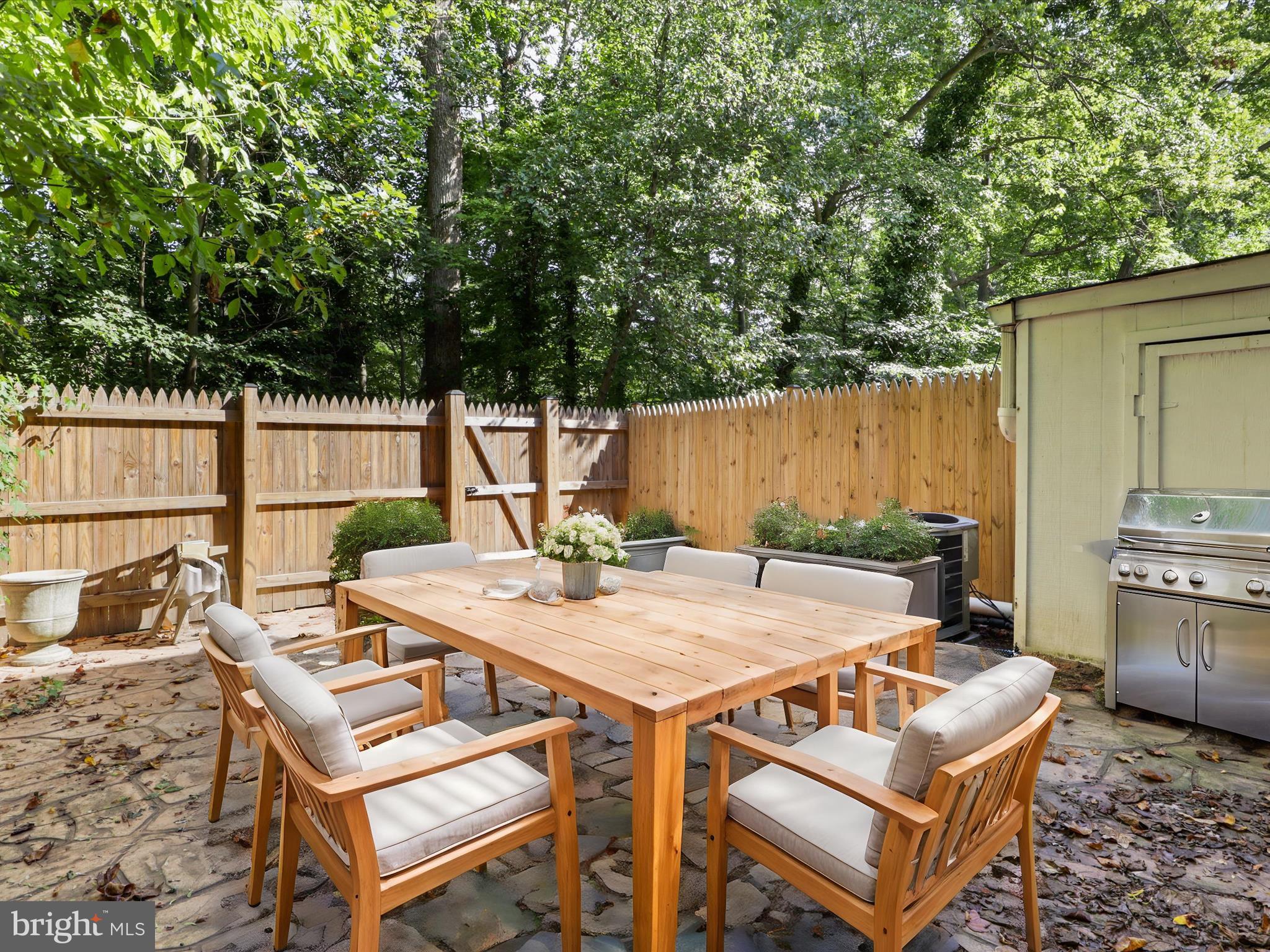 CARDINAL SQUARE - Residential