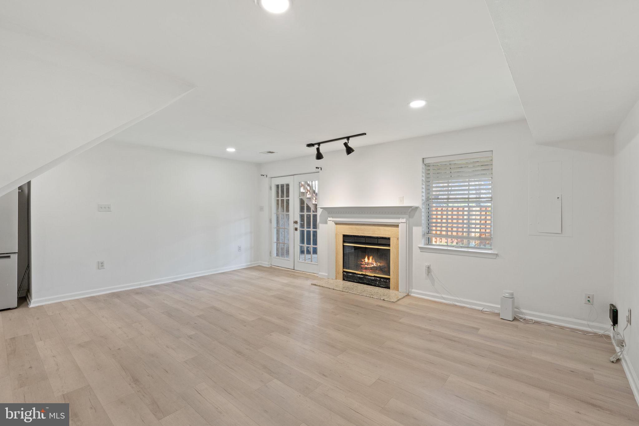 RIDGEFIELD VILLAGE - Residential