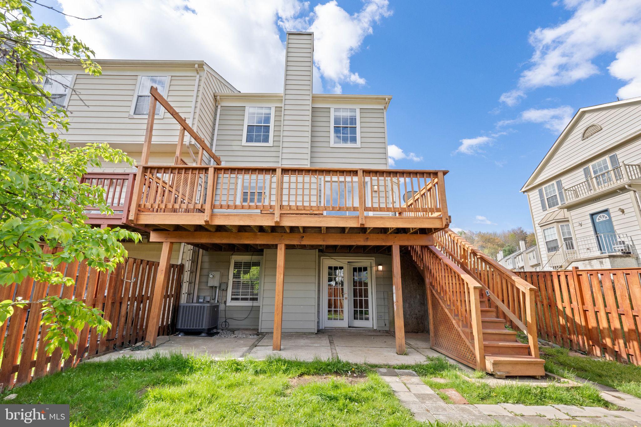 RIDGEFIELD VILLAGE - Residential