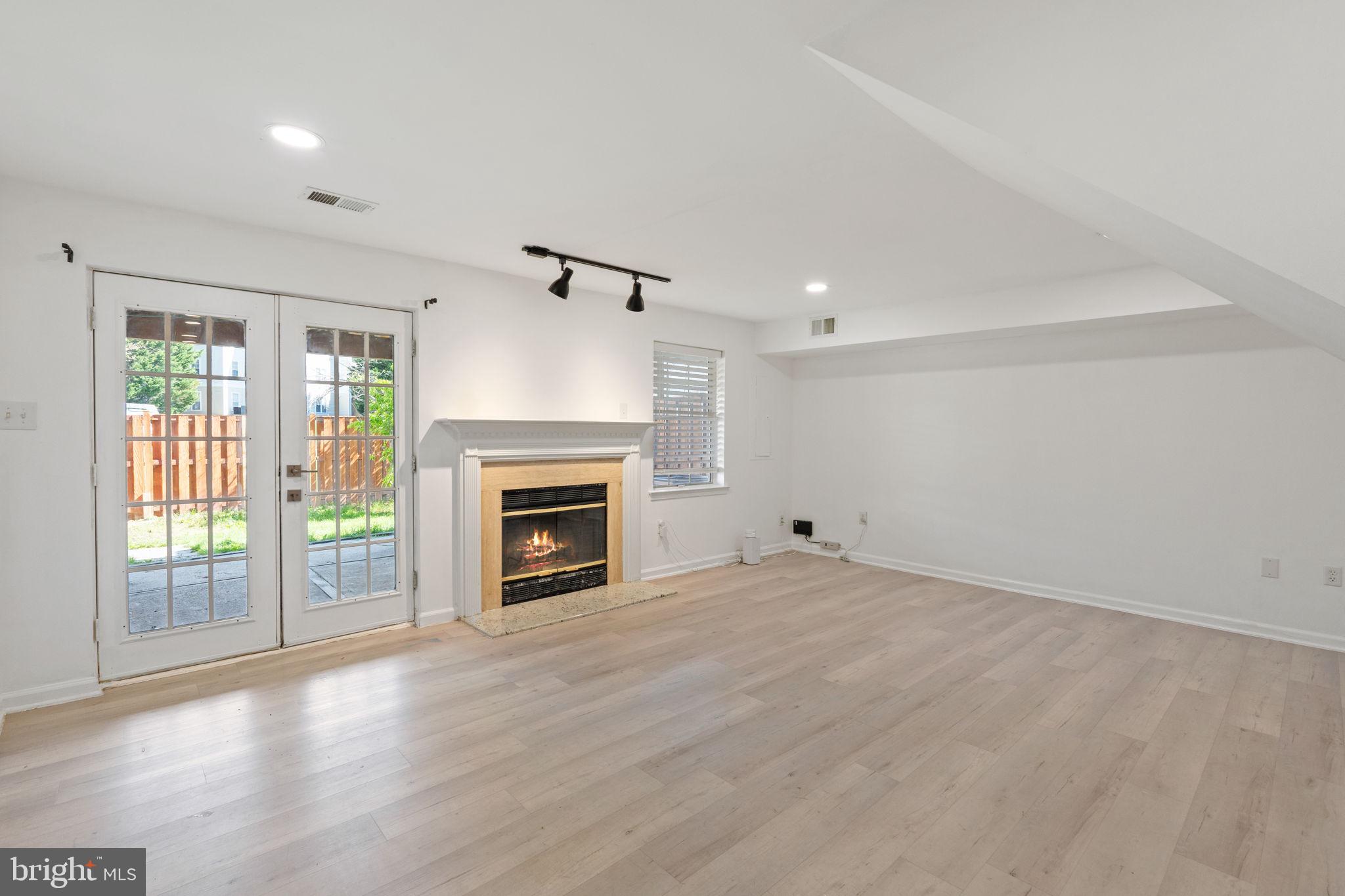 RIDGEFIELD VILLAGE - Residential