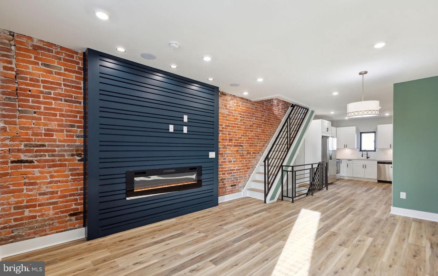 2103 E ORLEANS STREET