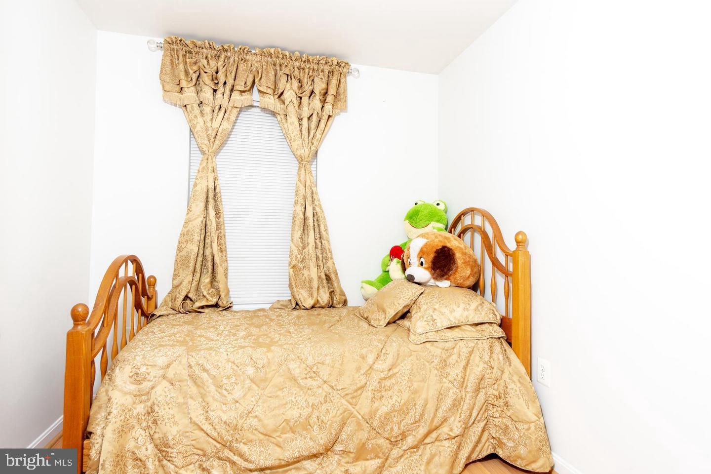 RIVER CREST - Residential Lease