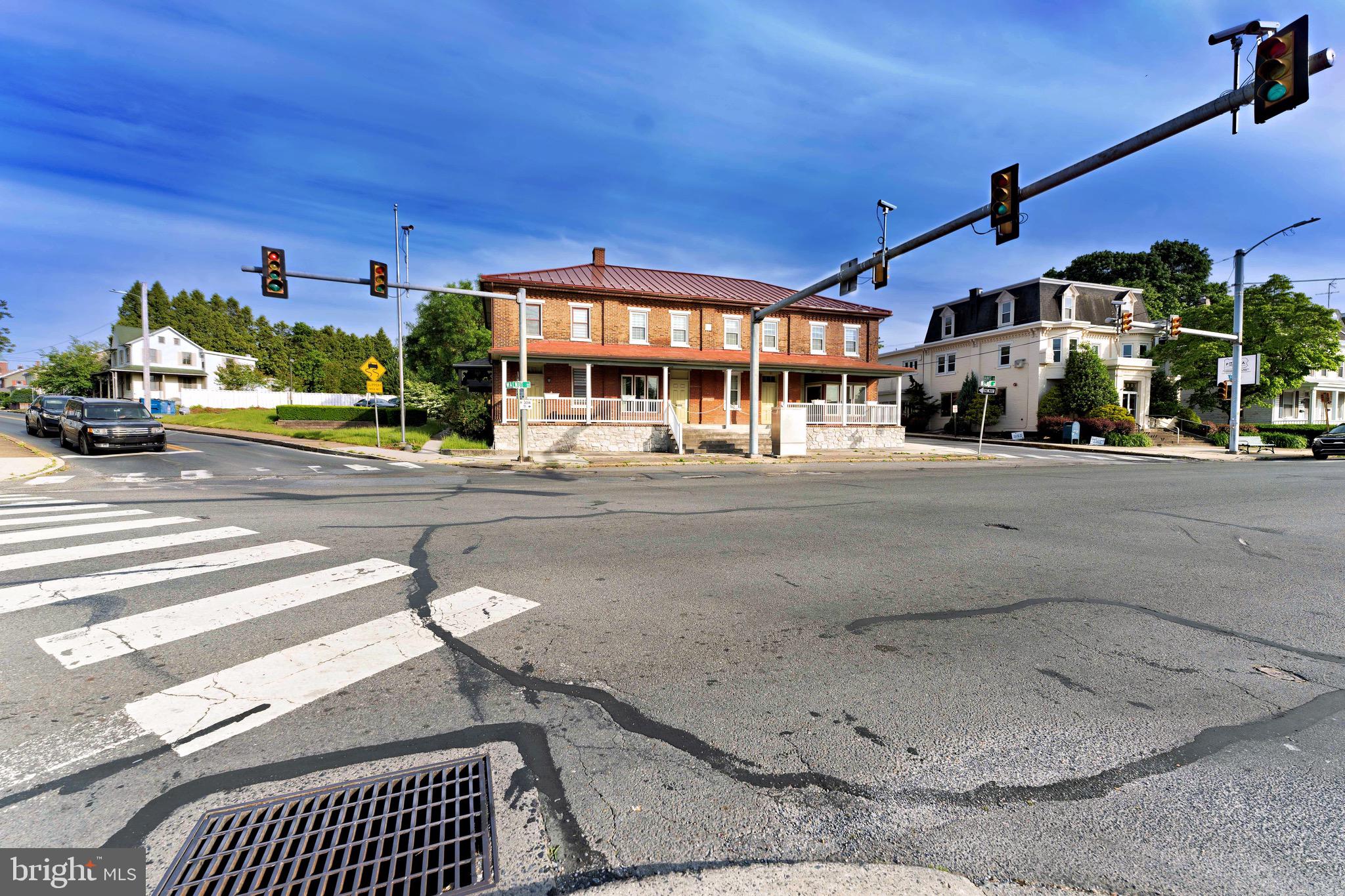 2569 WALNUT STREET