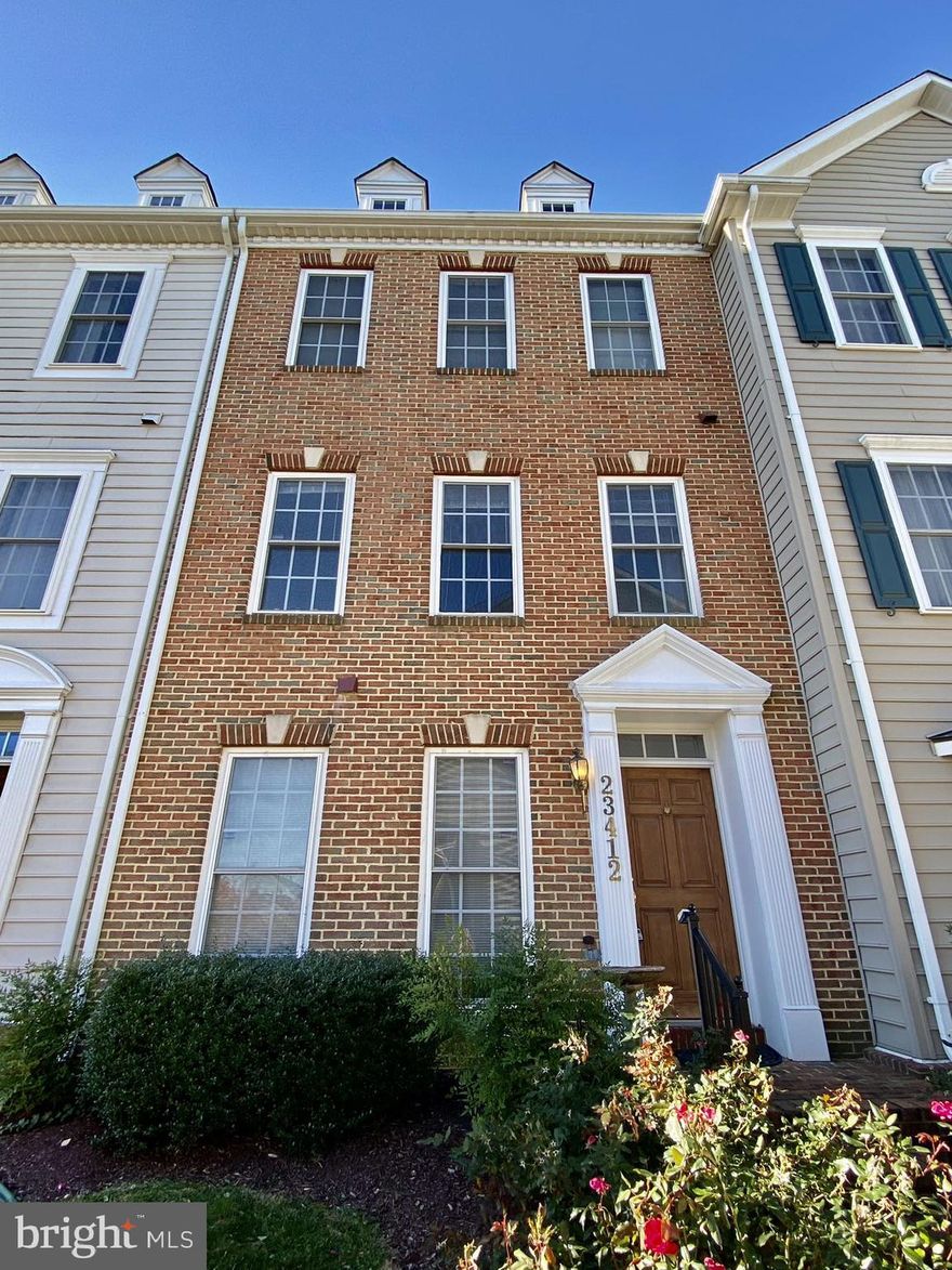 Beautiful 3-level finished townhouse with a spacious 2-car garage. Features a bright kitchen with an island, a nice deck for relaxing or entertaining, and plenty of living space. Conveniently located near Clarksburg Outlets and major transportation routes. Don’t miss this gem – move-in ready!