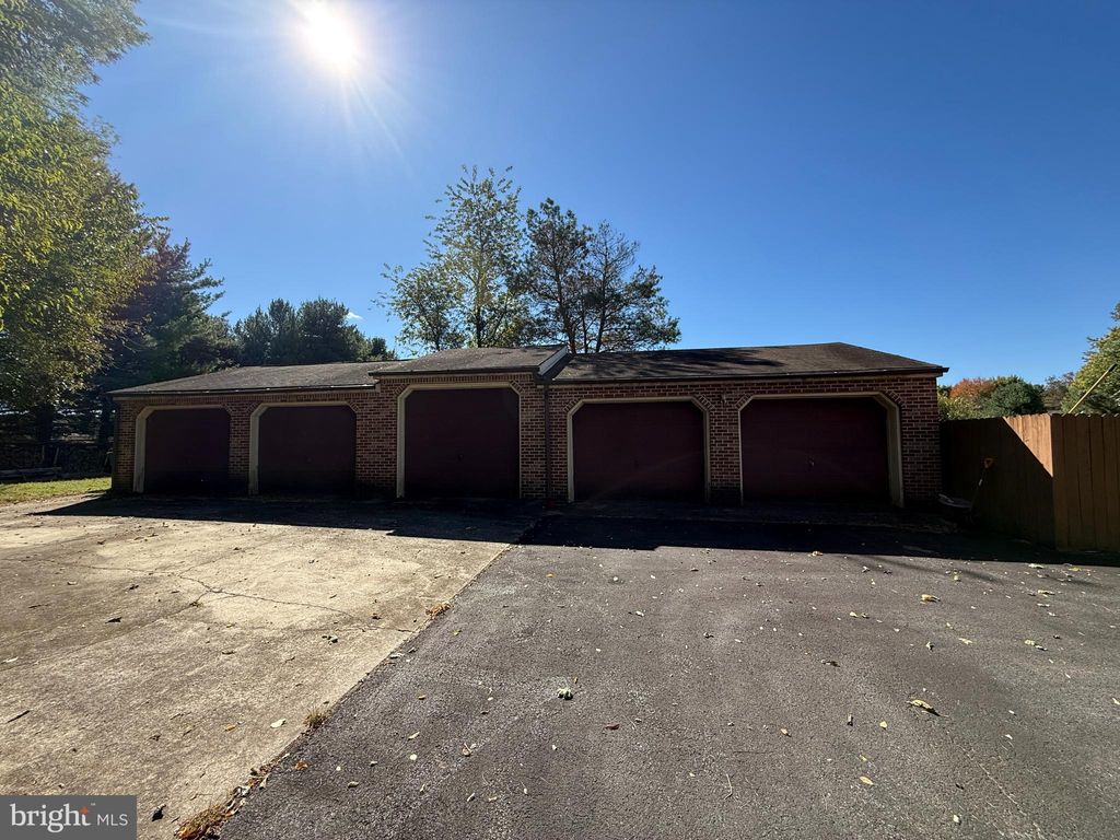 Photo of 167 Ken-Lin Dr, CARLISLE, PA 17015 (MLS # PACB2047494)