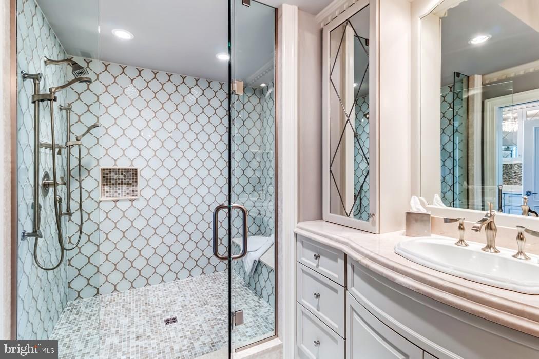 CAPE SHORES - Residential