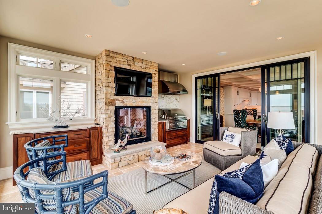 CAPE SHORES - Residential