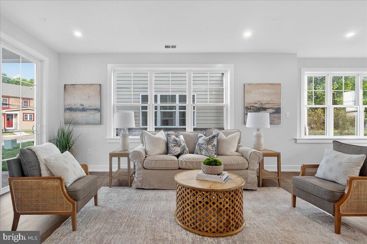 401 ISABELLE COURT 101