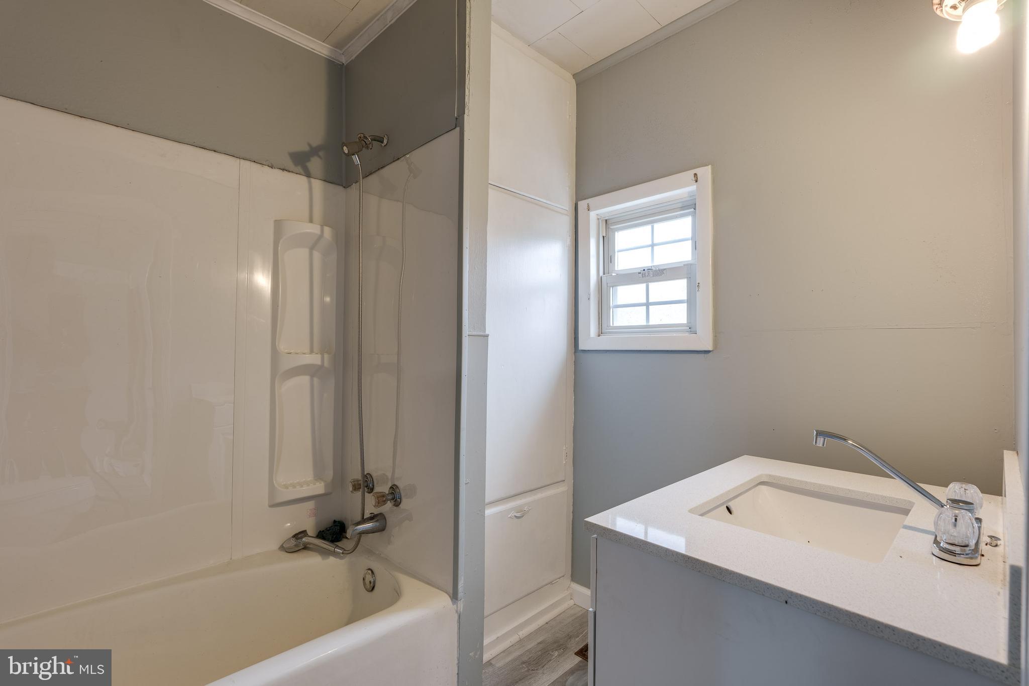 WILLIAMSTOWN - Residential