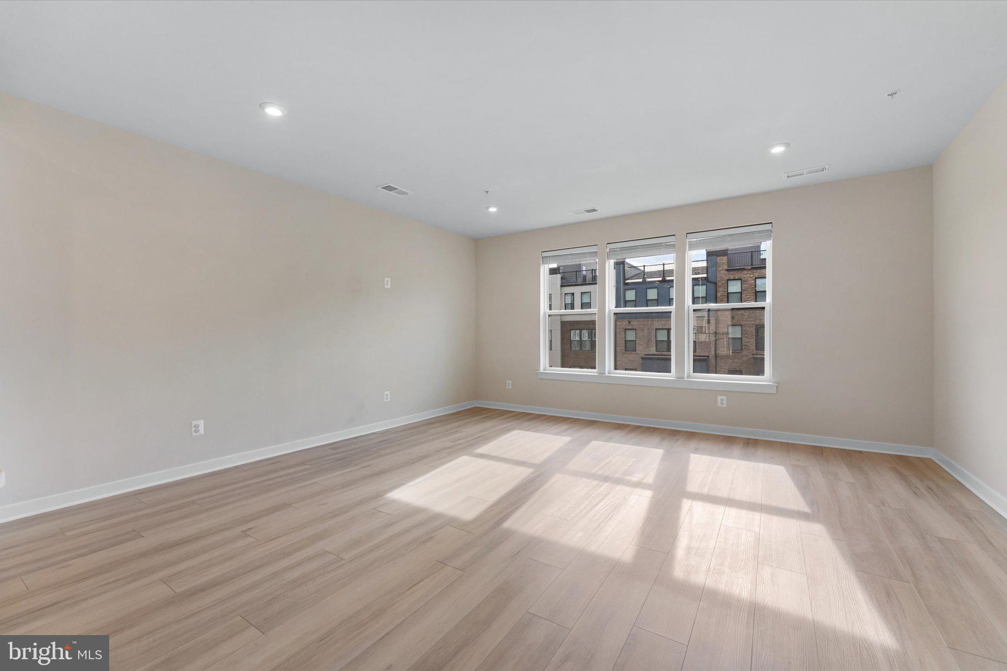 ASHBURN STATION - Residential