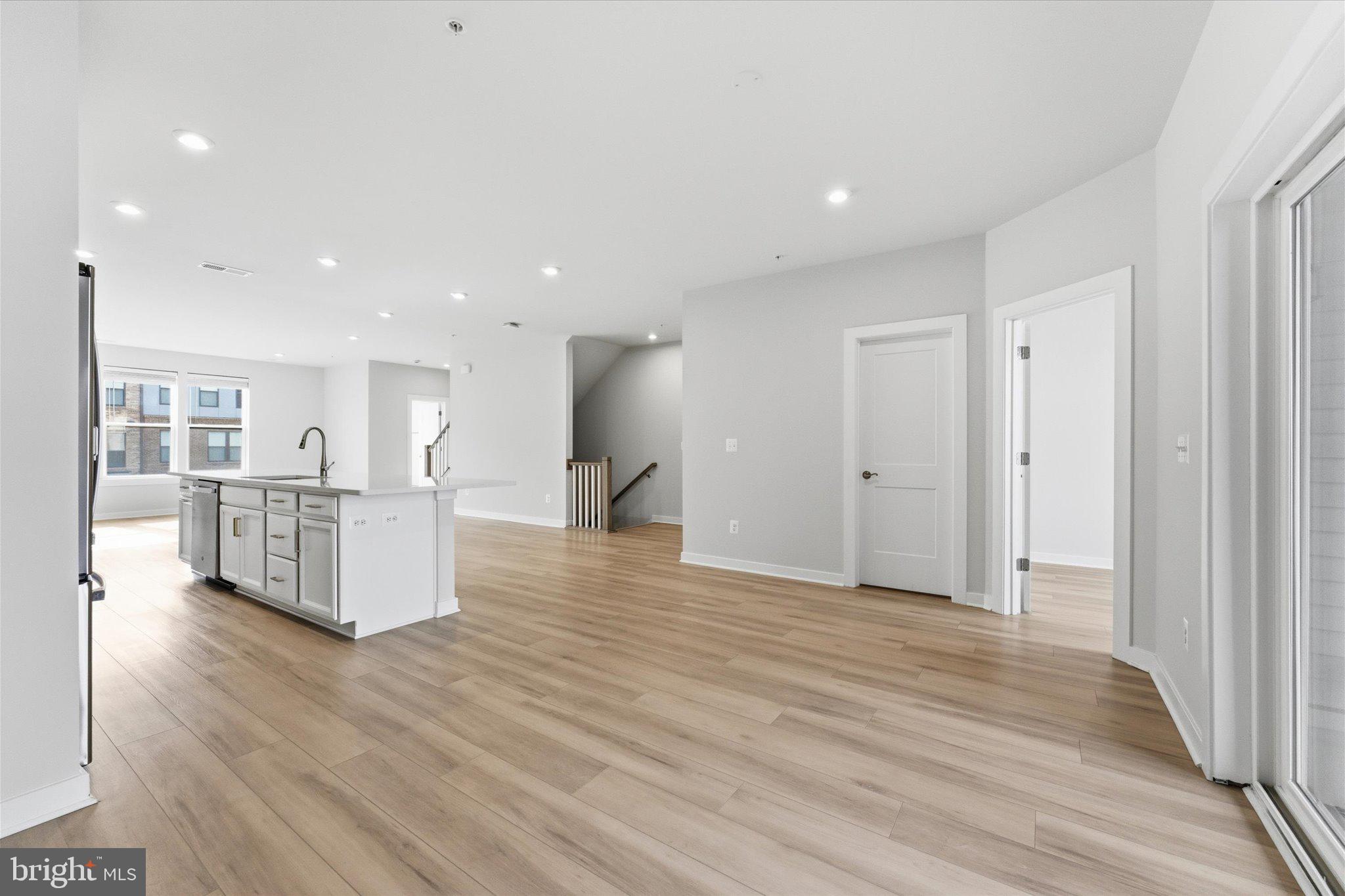 ASHBURN STATION - Residential