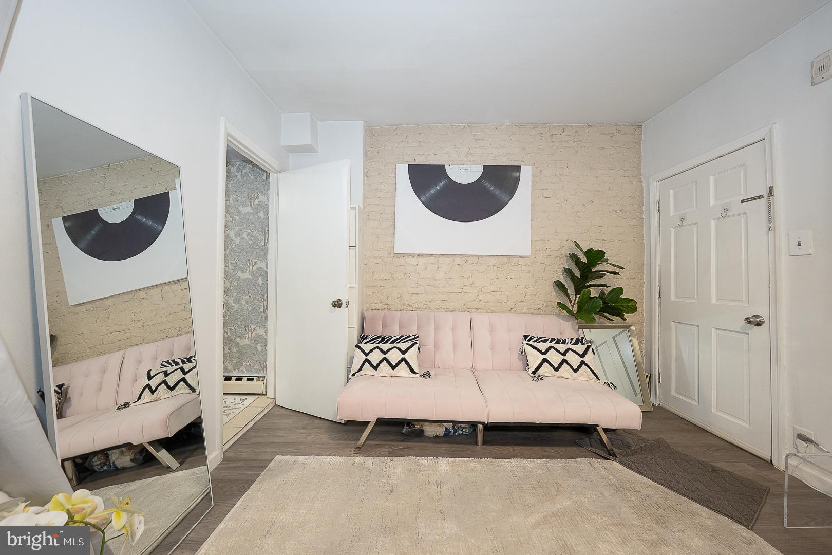 ART MUSEUM AREA - Residential Income