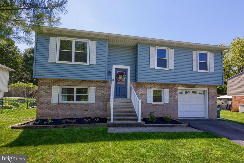 Photo of 512 Wallingford Road, LANCASTER, PA 17601 (MLS # PALA2088124)