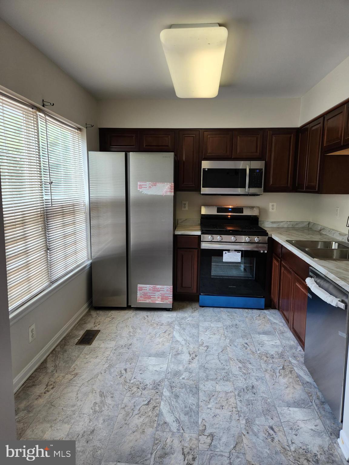 SANDTOWN-WINCHESTER - Residential