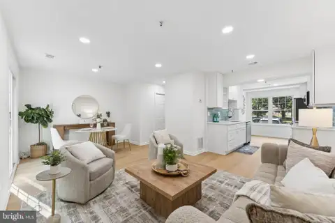 7607 Lee Landing Drive, Falls Church, VA MLS: VAFX2328694