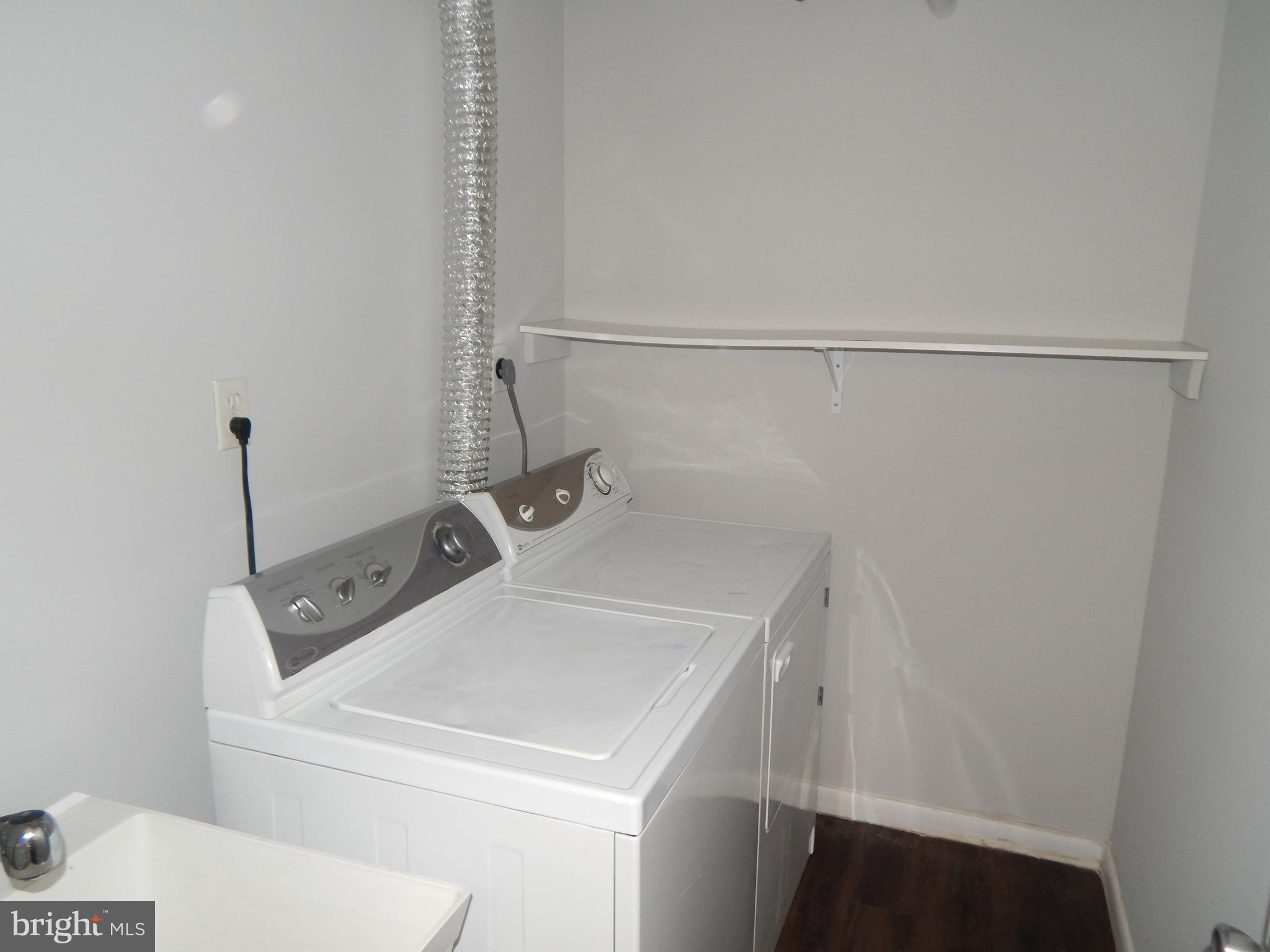 TOWN CENTER - Residential Lease