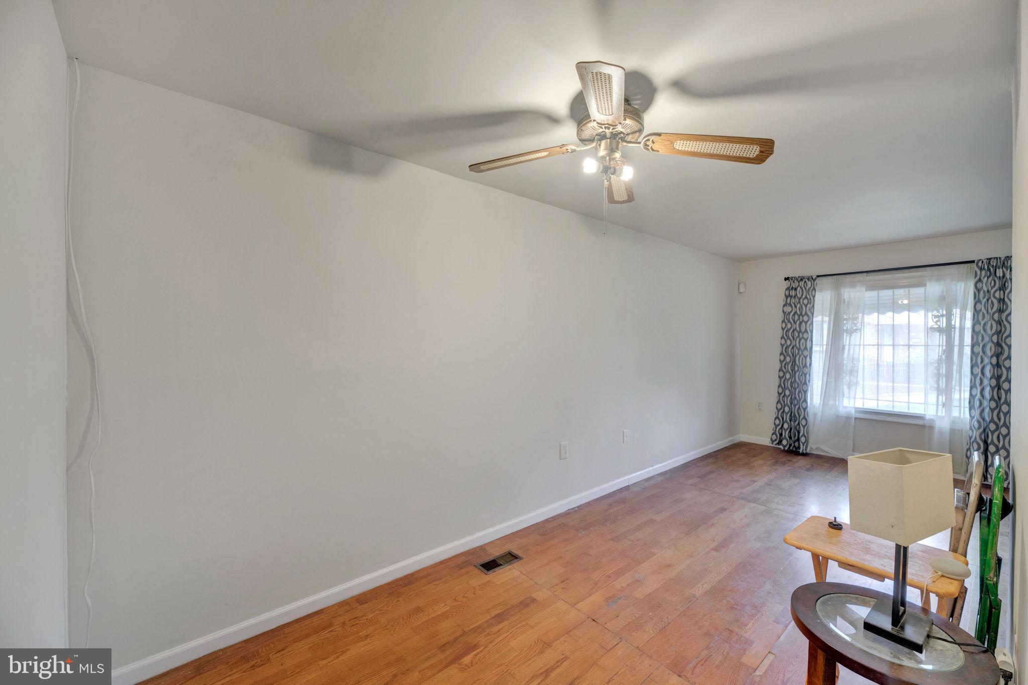 1327 BARNABY TERRACE SE