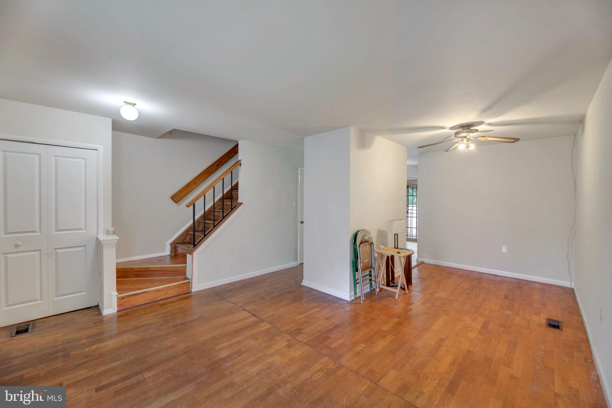 1327 BARNABY TERRACE SE