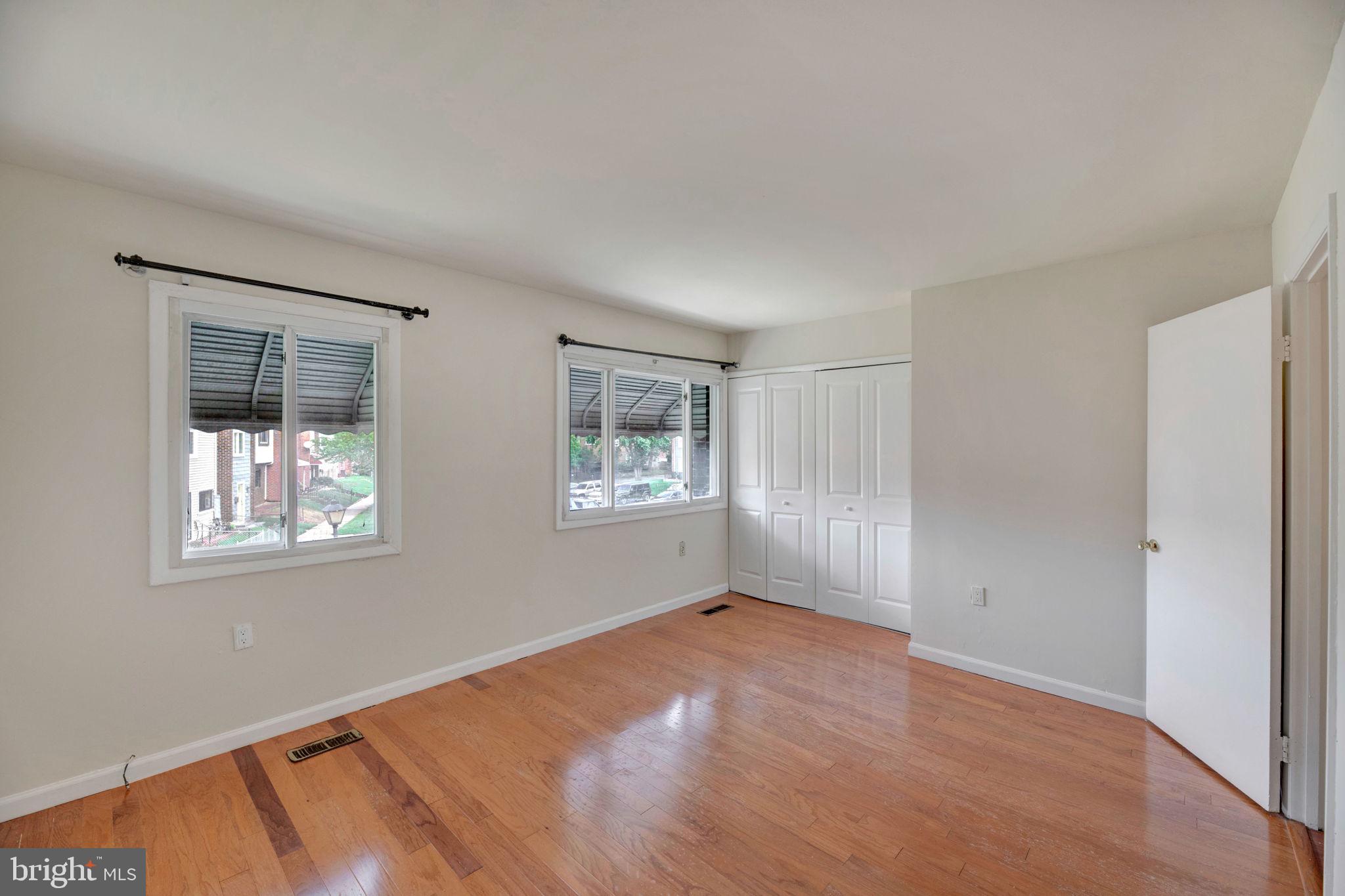 1327 BARNABY TERRACE SE