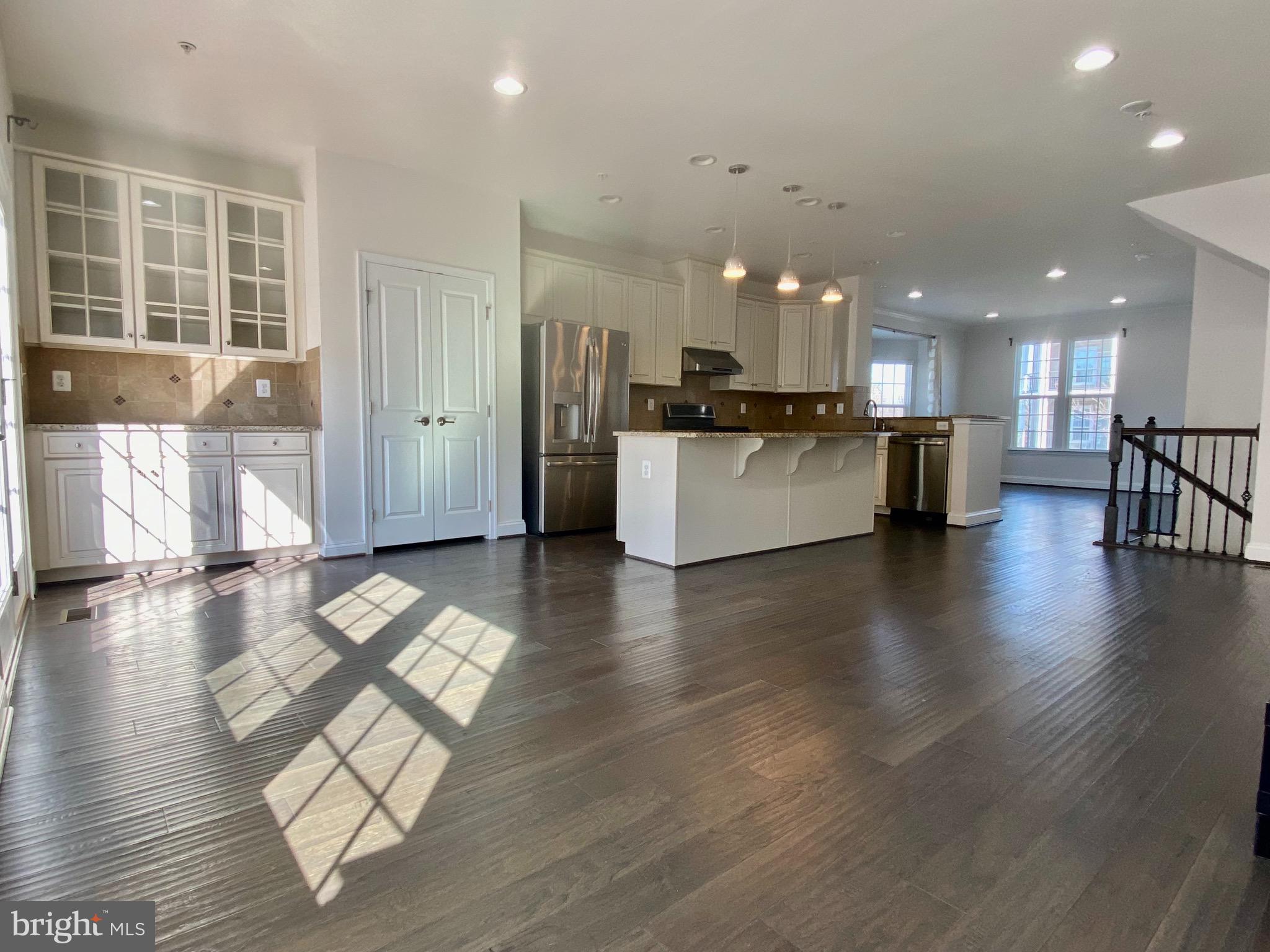 VILLAGE WEST - Residential