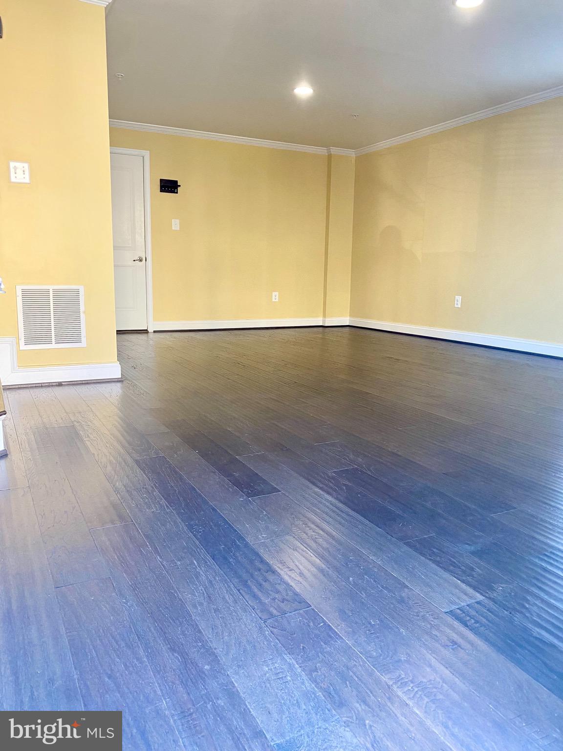 VILLAGE WEST - Residential