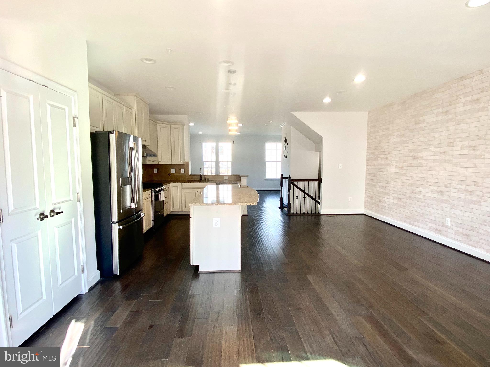 VILLAGE WEST - Residential