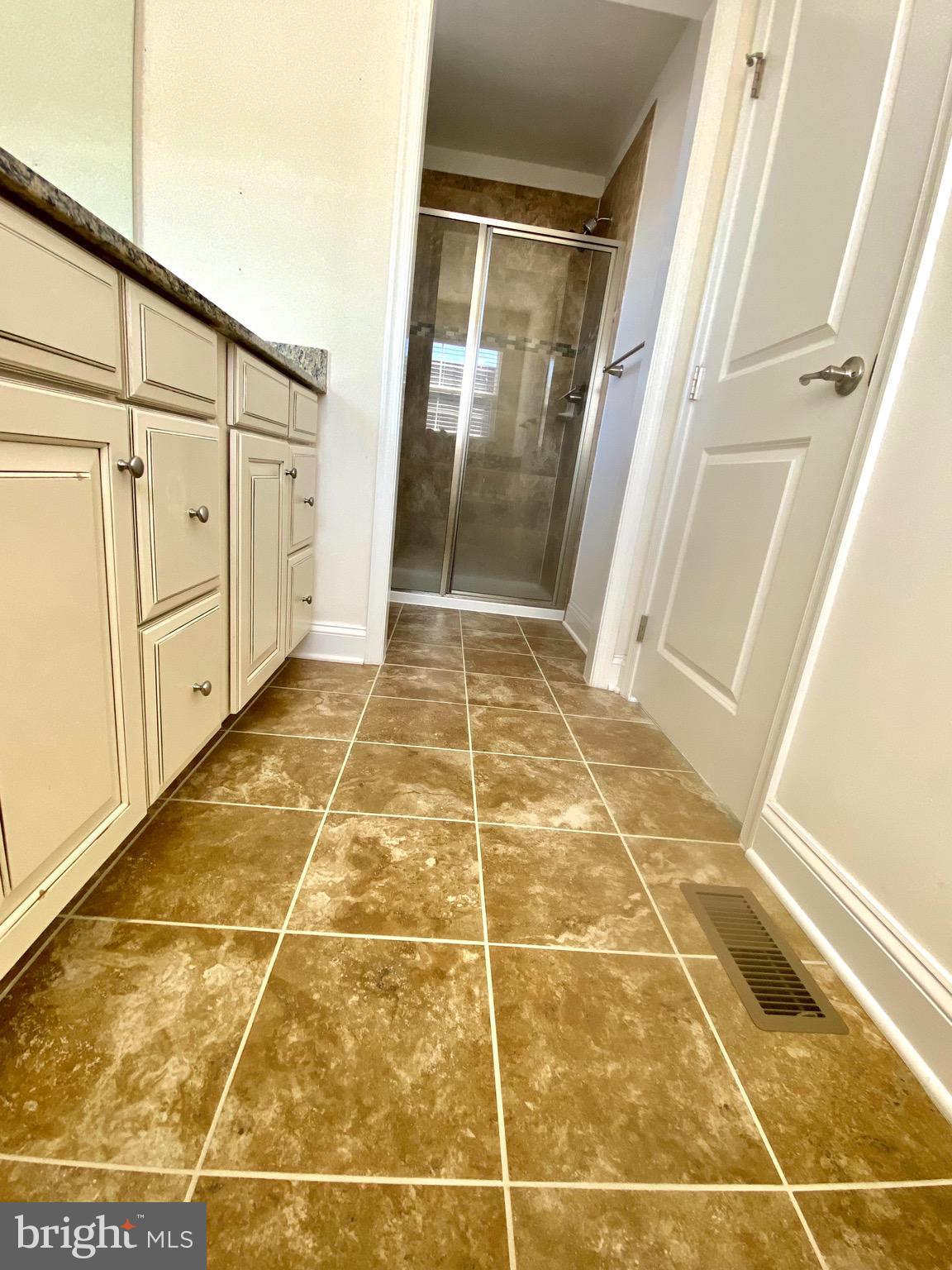 VILLAGE WEST - Residential