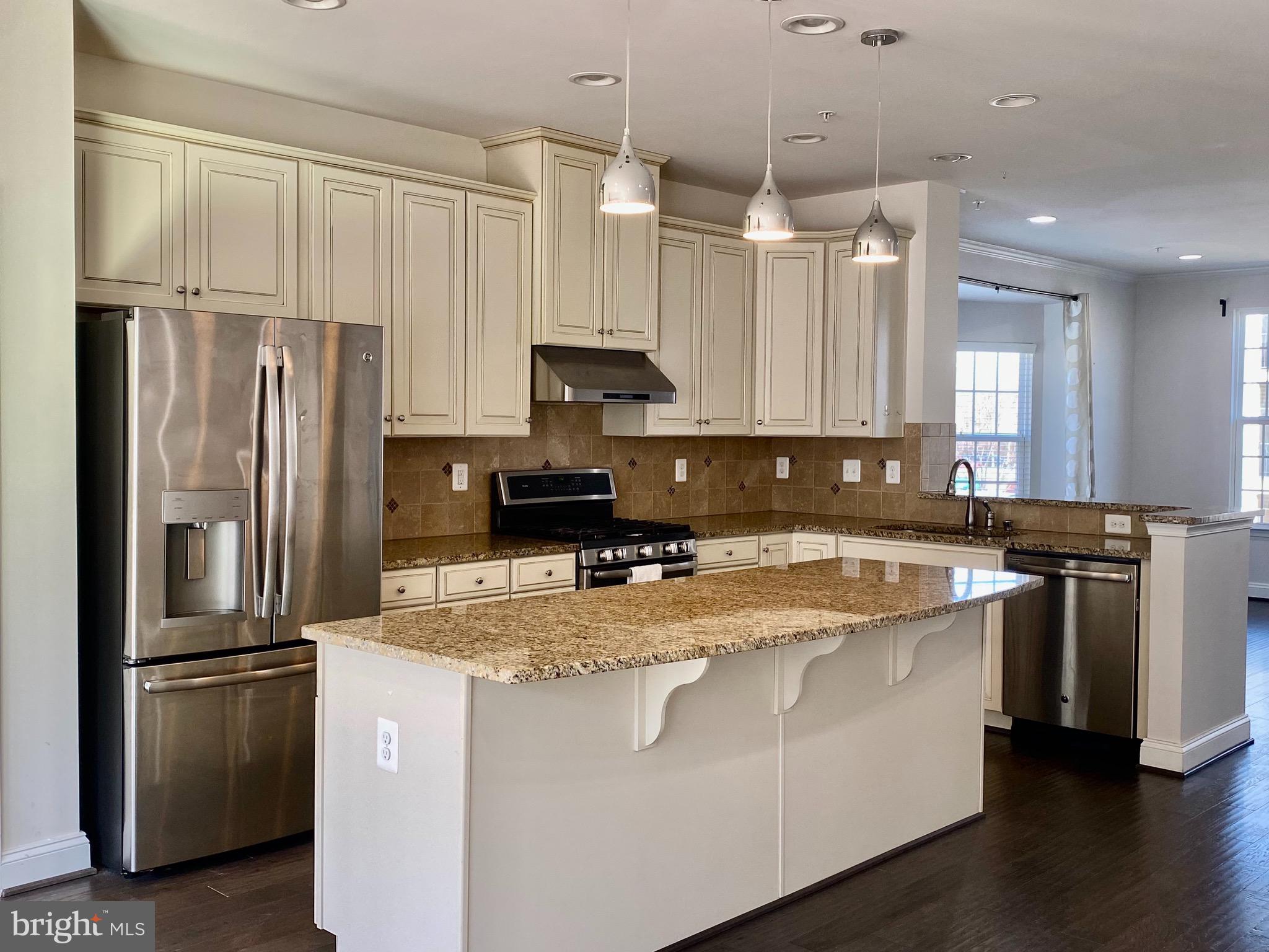 VILLAGE WEST - Residential