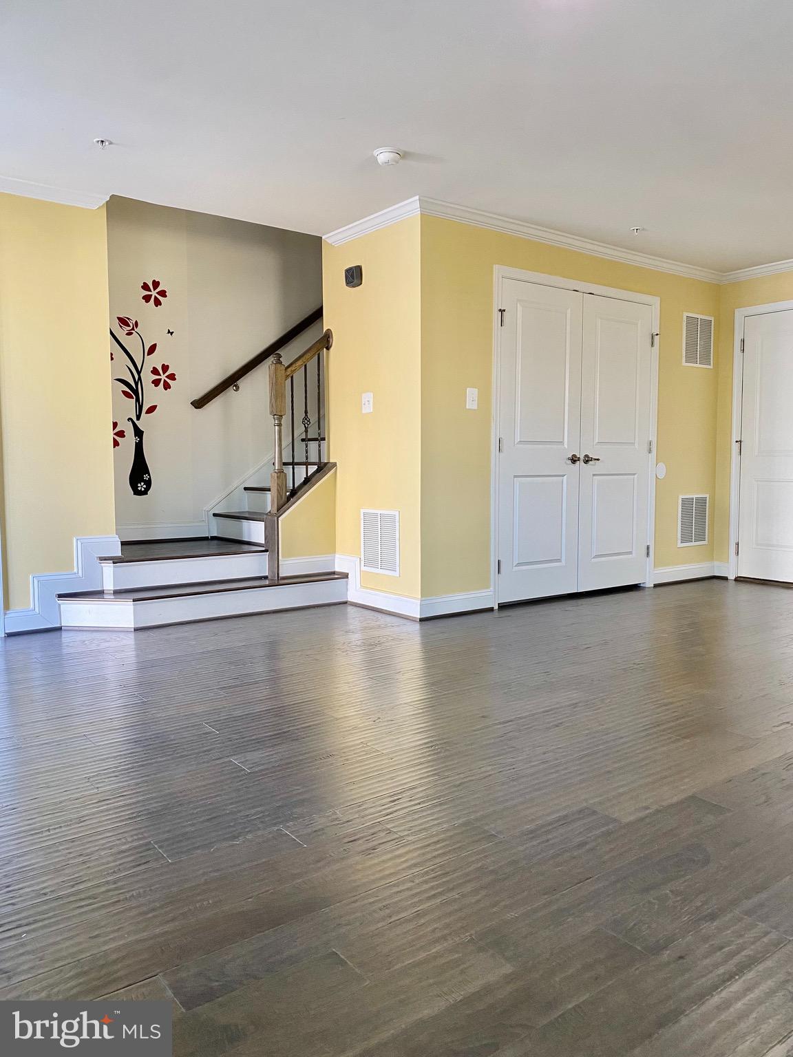 VILLAGE WEST - Residential