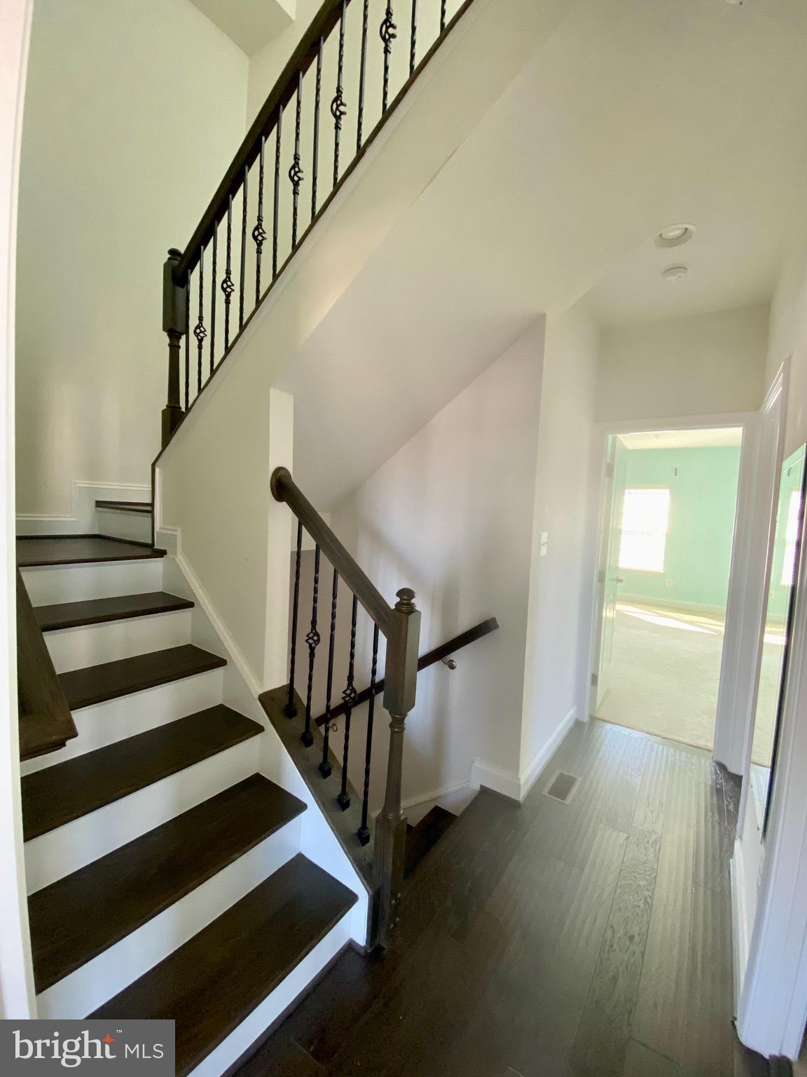 VILLAGE WEST - Residential