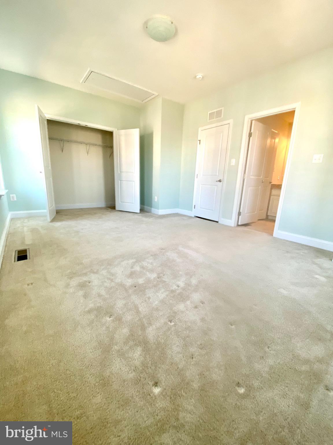 VILLAGE WEST - Residential