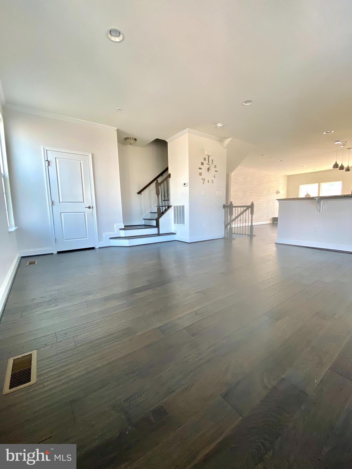 VILLAGE WEST - Residential