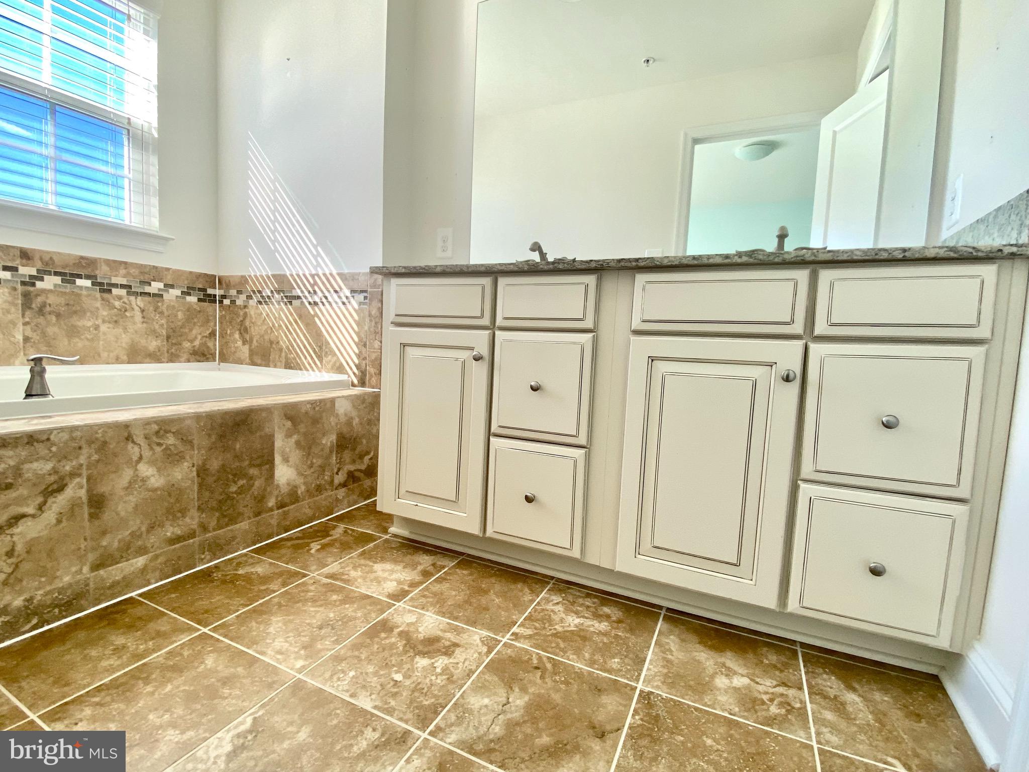 VILLAGE WEST - Residential