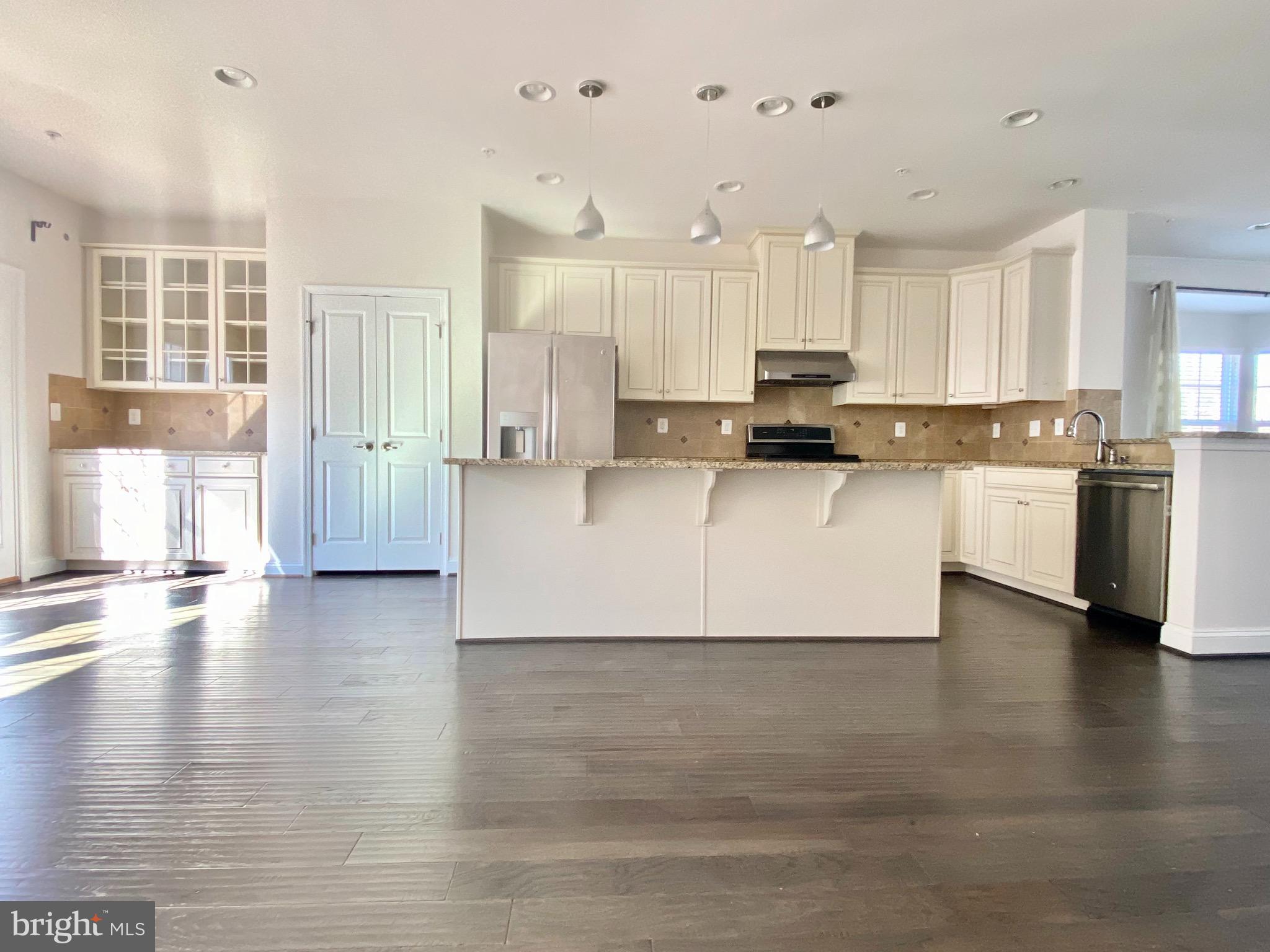 VILLAGE WEST - Residential