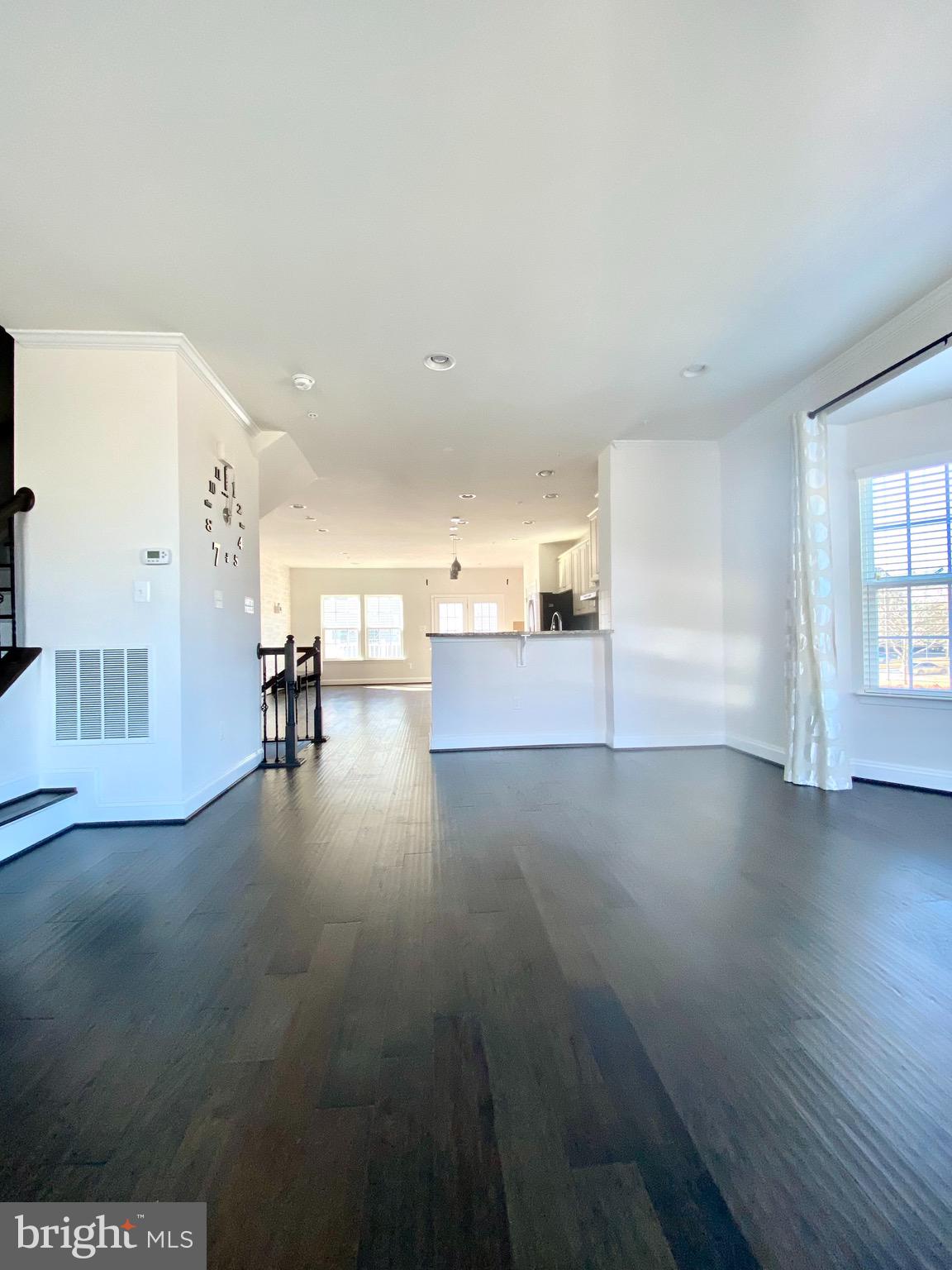 VILLAGE WEST - Residential