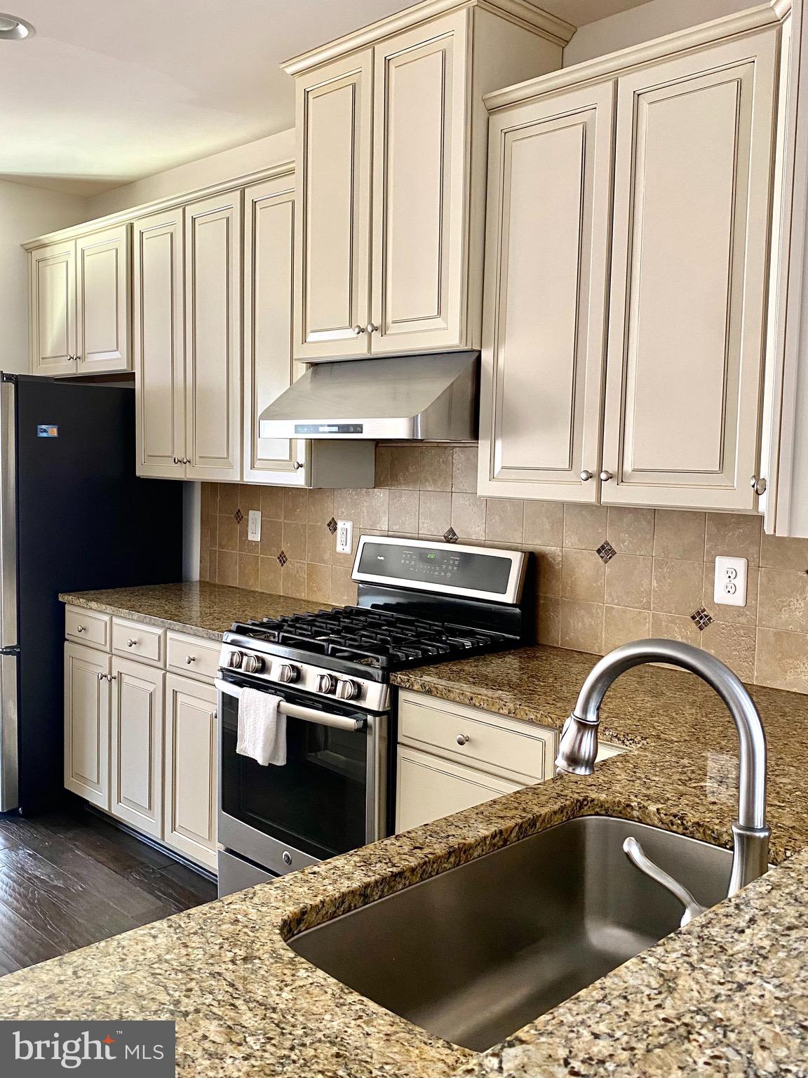 VILLAGE WEST - Residential